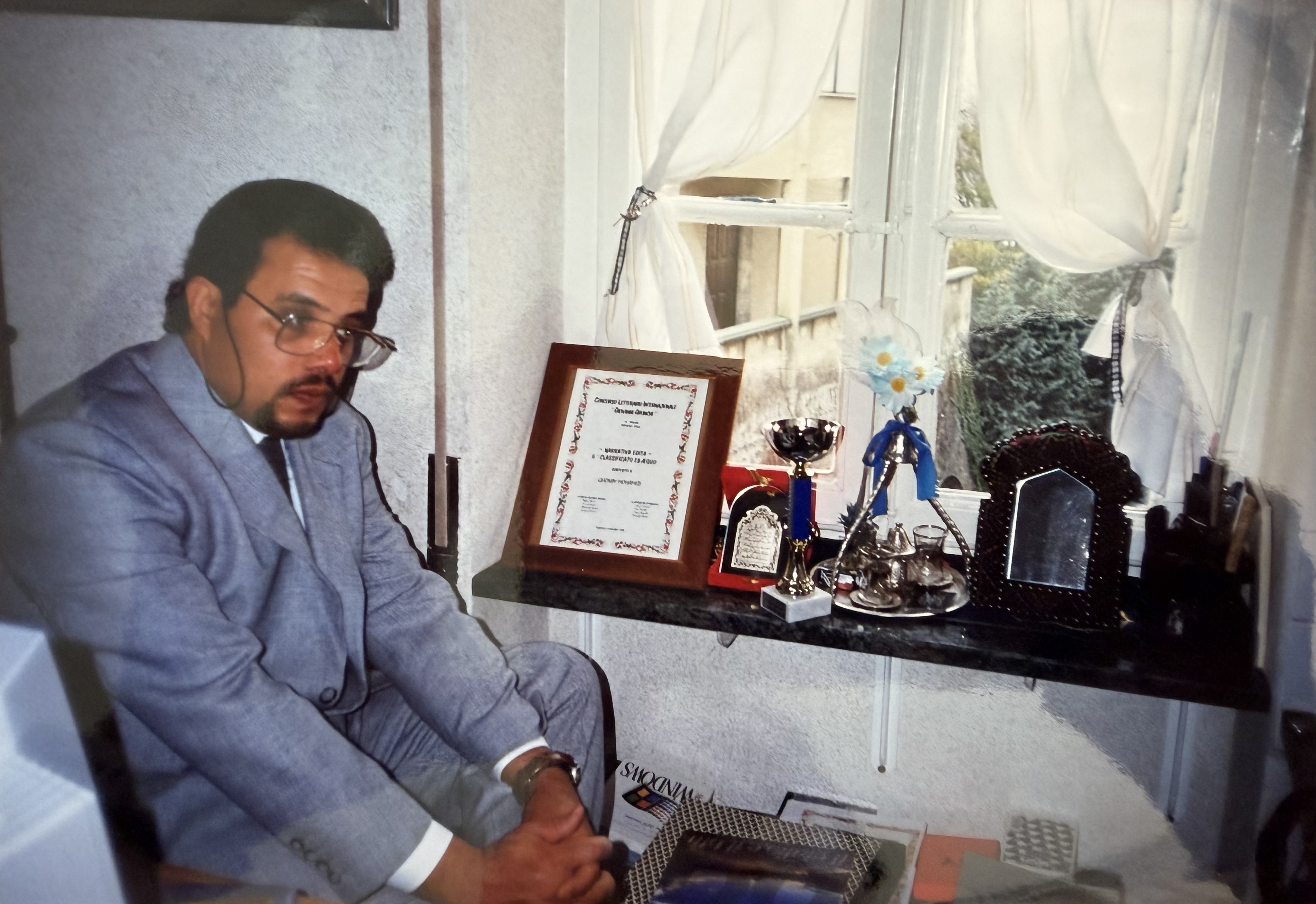 محمد غنيم في مكتبه